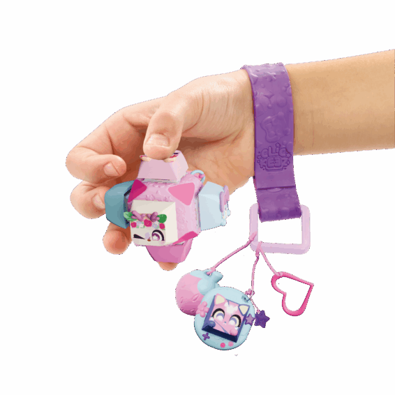 Clickeez Deluxe Keychain Lifestyle 2